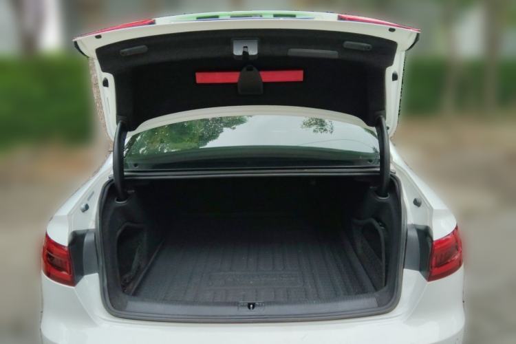 Used Audi A4L 2017 Plus 40 TFSI Fashion Model Trunk