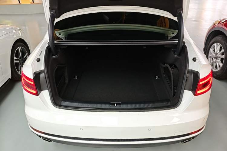 Used Audi A4L 2017 45 TFSI quattro Sport Edition Trunk