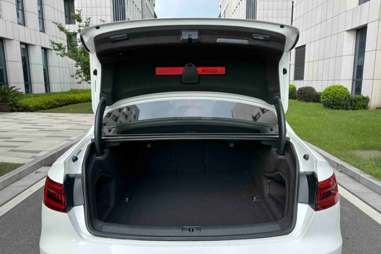 Used Audi A4L 2017 40 TFSI Fashion Model Trunk