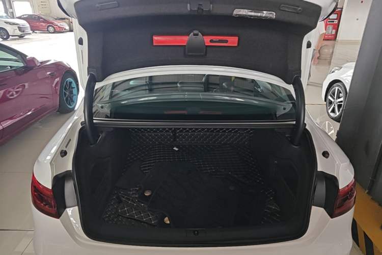 Used Audi A4L 2017 Plus 40 TFSI Fashion Model Trunk
