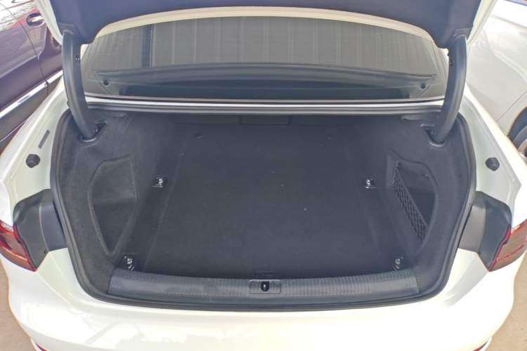 Used Audi A4L 2017 Plus 40 TFSI Ambition Model Trunk