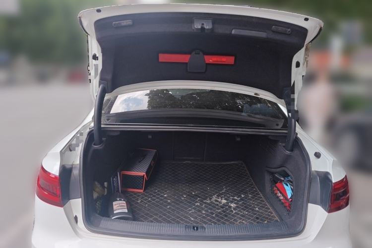 Used Audi A4L 2017 40 TFSI Fashion Model Trunk