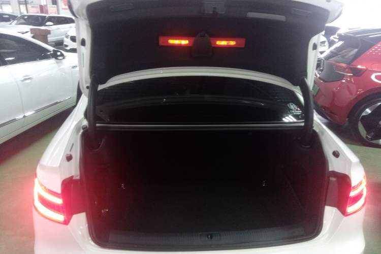 Used Audi A4L 2017 Plus 40 TFSI Fashion Model Trunk