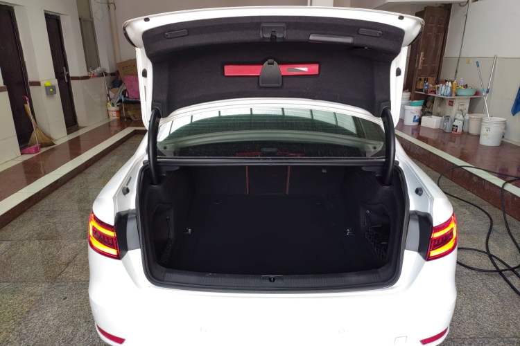 Used Audi A4L 2017 Plus 40 TFSI Fashion Model Trunk