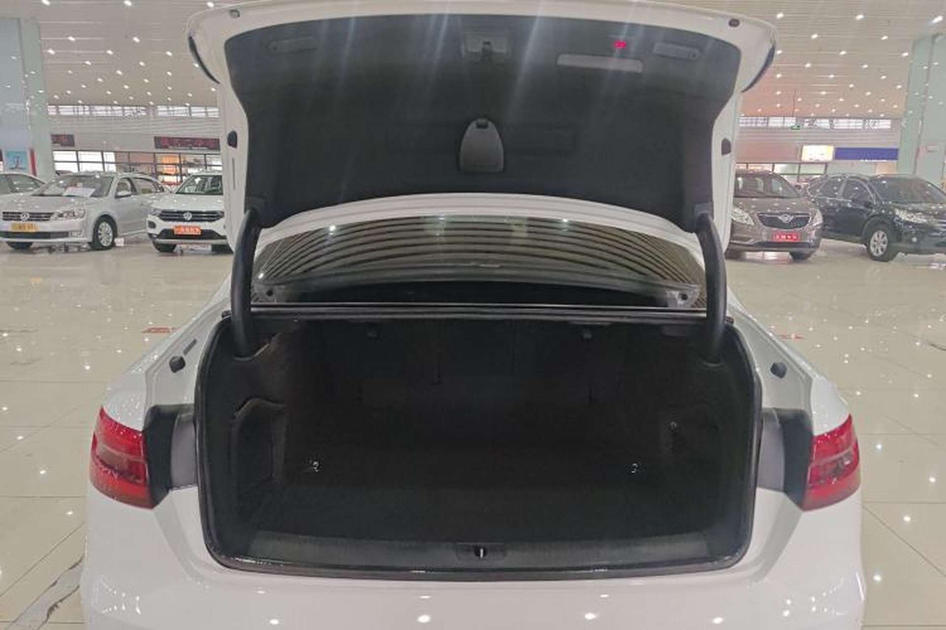 Used Audi A4L 2017 40 TFSI Fashion Model Trunk