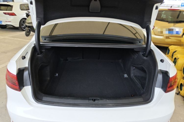 Used Audi A4L 2017 Plus 40 TFSI Ambition Model Trunk
