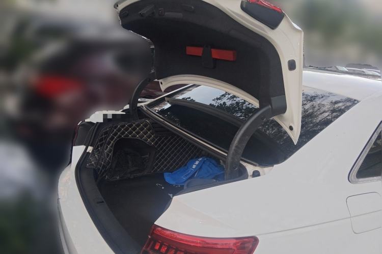 Used Audi A4L 2017 Plus 40 TFSI Fashion Model Trunk