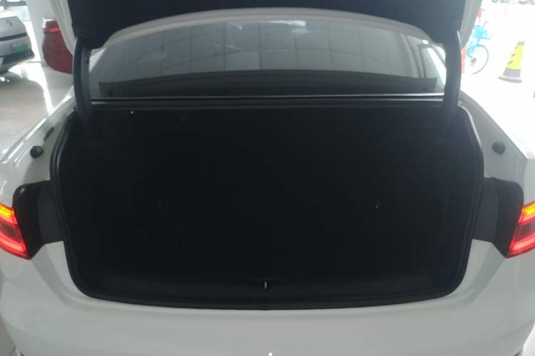 Used Audi A4L 2017 40 TFSI Fashion Model Trunk