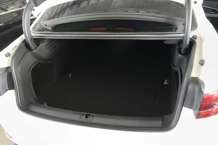 Used Audi A4L 2017 Plus 40 TFSI Ambition Model Trunk