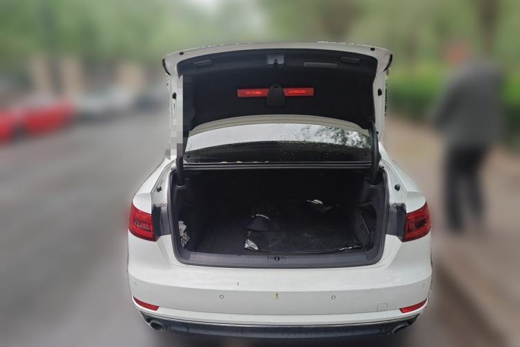 Used Audi A4L 2017 Plus 40 TFSI Fashion Model Trunk