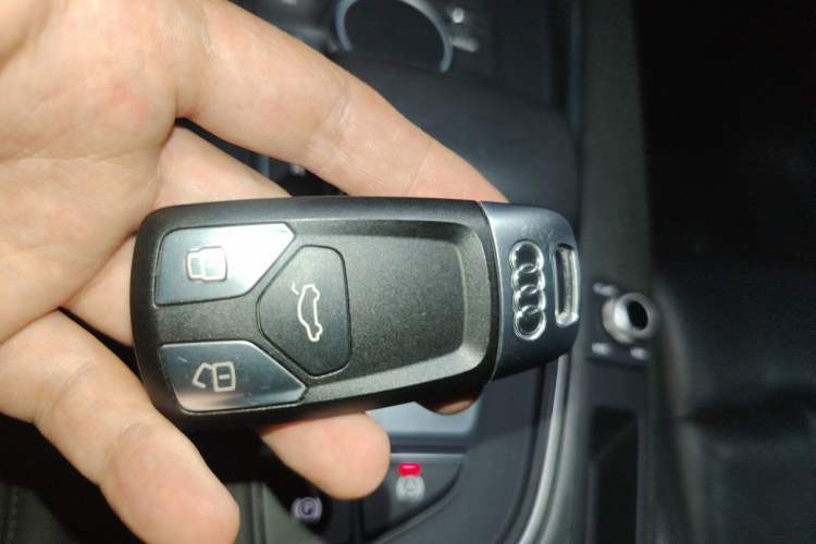 Used Audi A4L 2017 Plus 40 TFSI Style Edition Vehicle Key