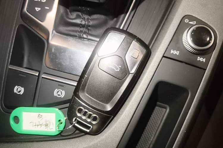Used Audi A4L 2017 40 TFSI Ambition Edition Vehicle Key