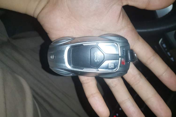 Used Audi A4L 2017 40 TFSI Fashion Model Vehicle Key