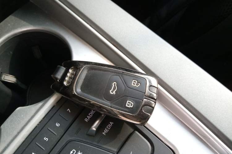 Used Audi A4L 2017 40 TFSI Ambition Edition Vehicle Key