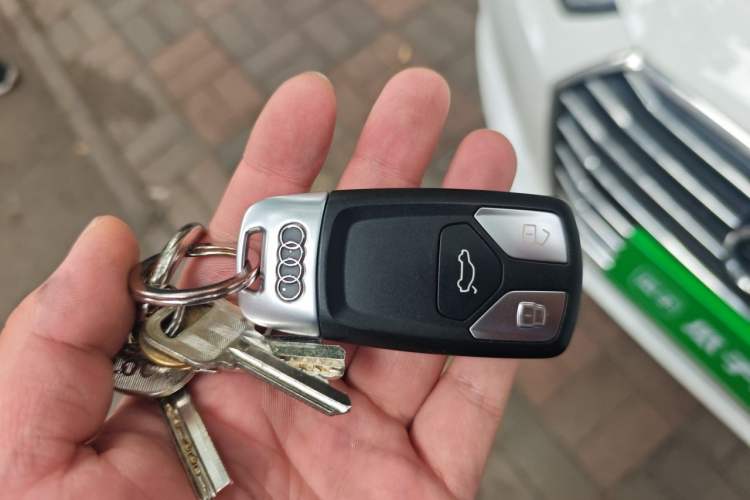 Used Audi A4L 2017 40 TFSI Ambition Edition Vehicle Key