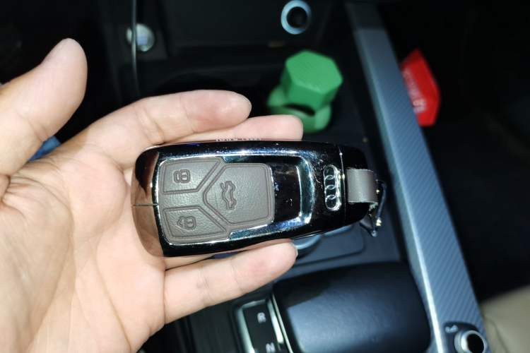 Used Audi A4L 2017 40 TFSI Fashion Model Vehicle Key