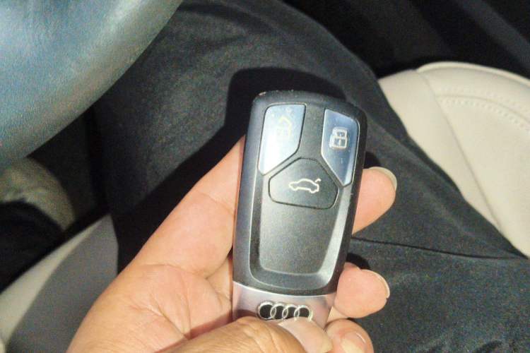 Used Audi A4L 2017 40 TFSI Fashion Model Vehicle Key