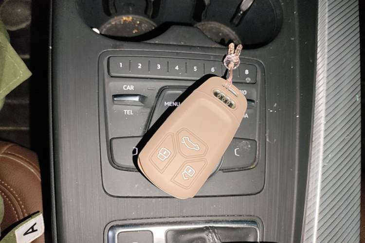 Used Audi A4L 2017 40 TFSI Fashion Model Vehicle Key