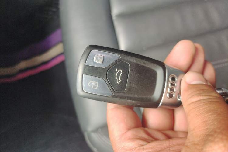 Used Audi A4L 2017 40 TFSI Fashion Model Vehicle Key