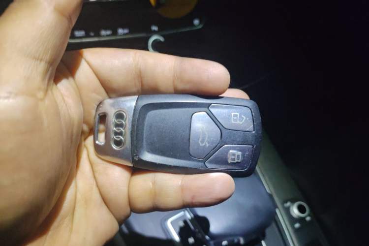 Used Audi A4L 2017 40 TFSI Style Edition Vehicle Key