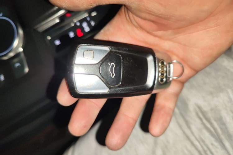 Used Audi A4L 2017 40 TFSI Fashion Model Vehicle Key