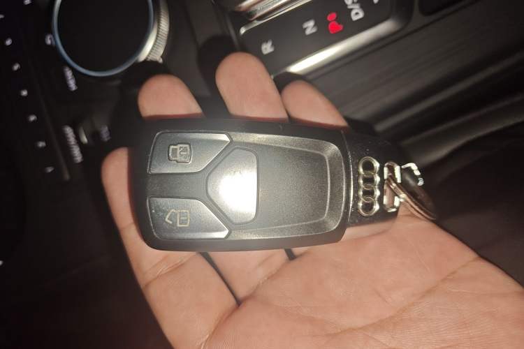 Used Audi A4L 2017 40 TFSI Style Edition Vehicle Key