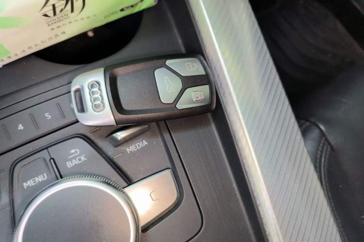 Used Audi A4L 2017 40 TFSI Fashion Model Vehicle Key
