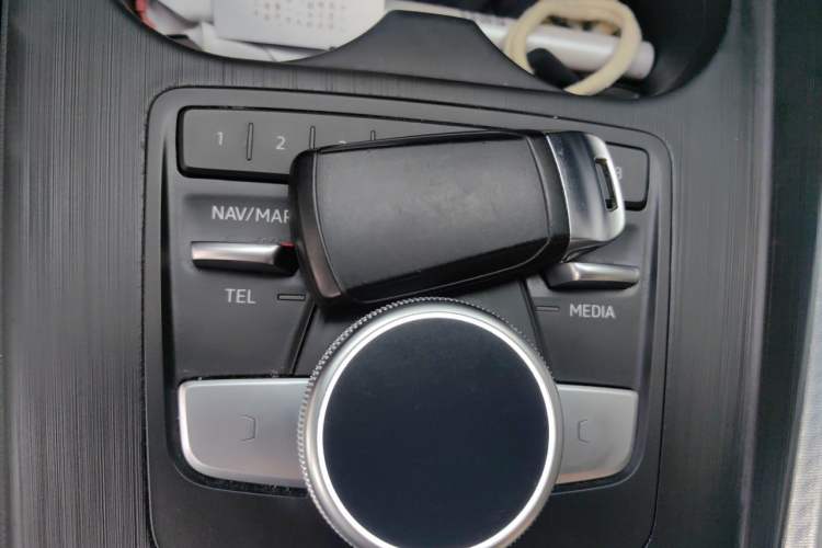 Used Audi A4L 2017 40 TFSI Fashion Model Vehicle Key