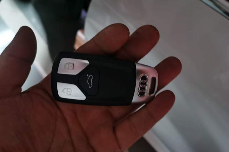 Used Audi A4L 2017 40 TFSI Ambition Edition Vehicle Key