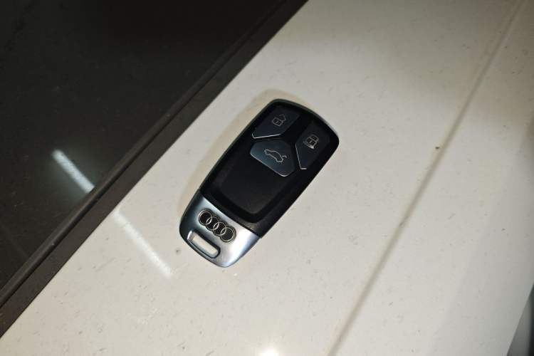 Used Audi A4L 2017 40 TFSI Style Edition Vehicle Key