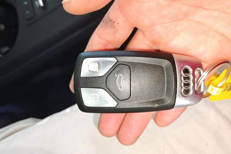 Used Audi A4L 2017 40 TFSI Style Edition Vehicle Key
