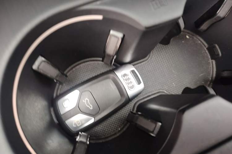 Used Audi A4L 2017 40 TFSI Style Edition Vehicle Key