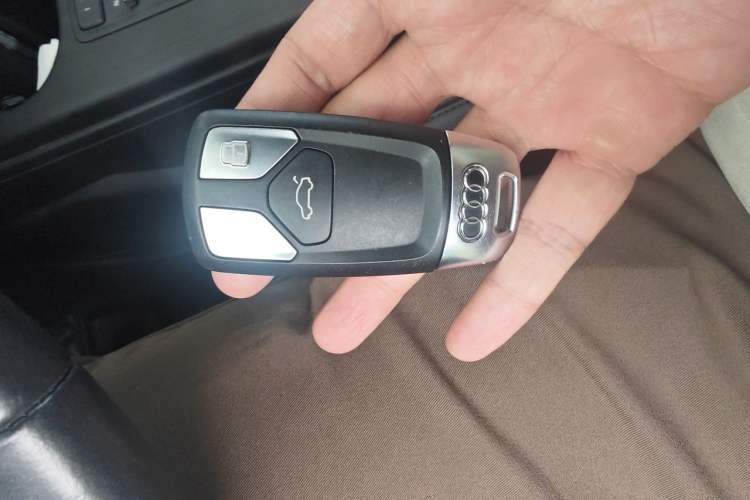 Used Audi A4L 2017 40 TFSI Fashion Model Vehicle Key