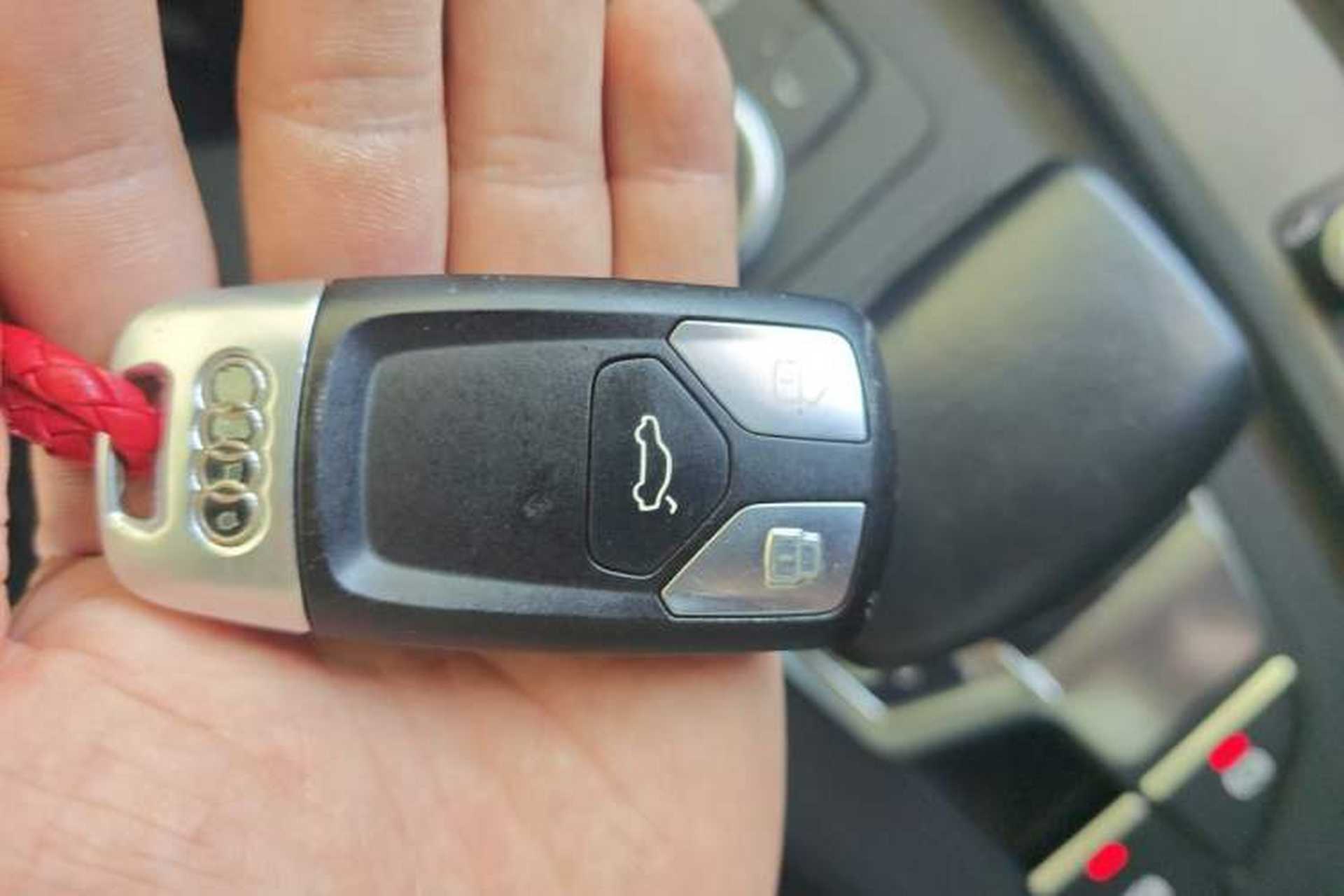 Used Audi A4L 2017 40 TFSI Ambition Edition Vehicle Key