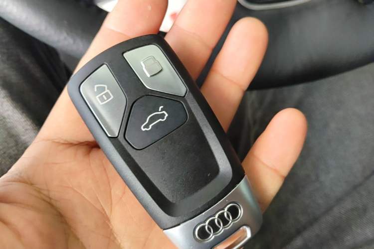 Used Audi A4L 2017 40 TFSI Fashion Model Vehicle Key
