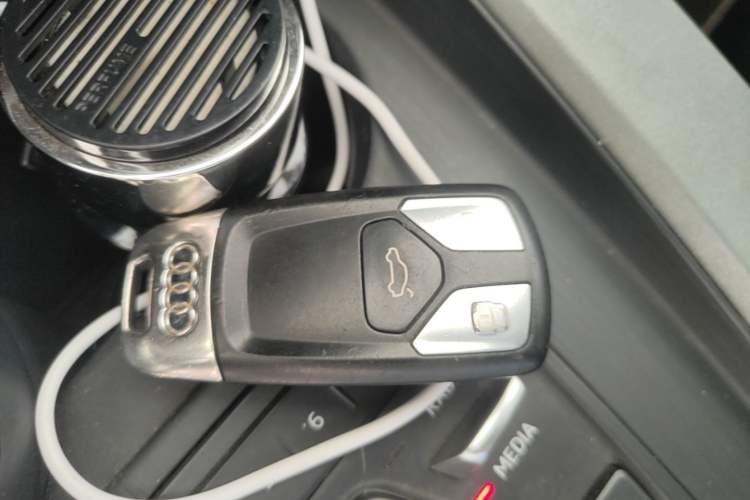 Used Audi A4L 2017 Plus 40 TFSI Ambition Model Vehicle Key