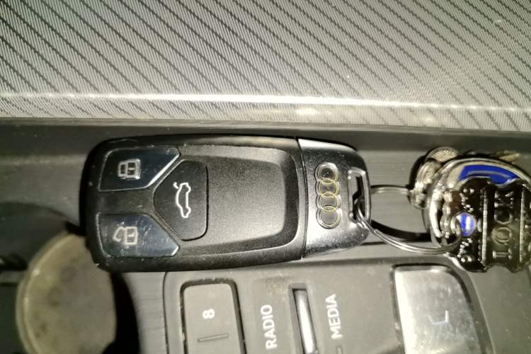 Used Audi A4L 2017 40 TFSI Fashion Model Vehicle Key