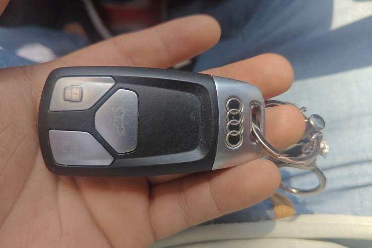 Used Audi A4L 2017 40 TFSI Fashion Model Vehicle Key