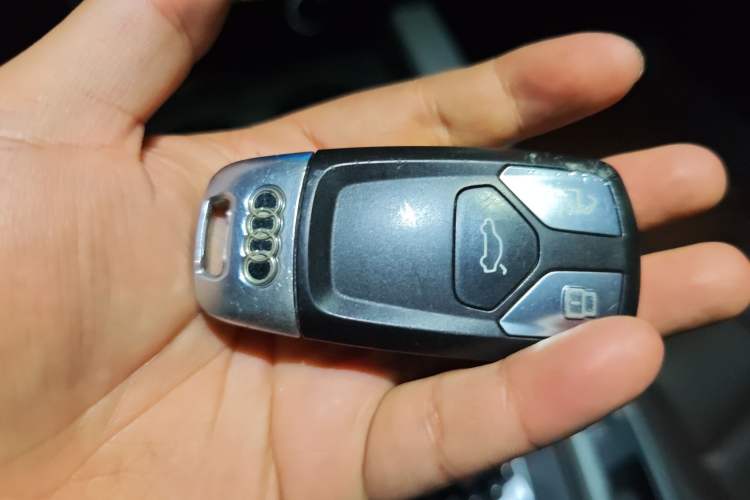 Used Audi A4L 2017 40 TFSI Fashion Model Vehicle Key