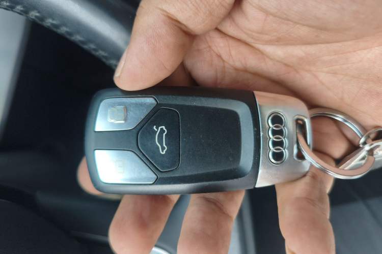 Used Audi A4L 2017 45 TFSI quattro Style Edition Vehicle Key