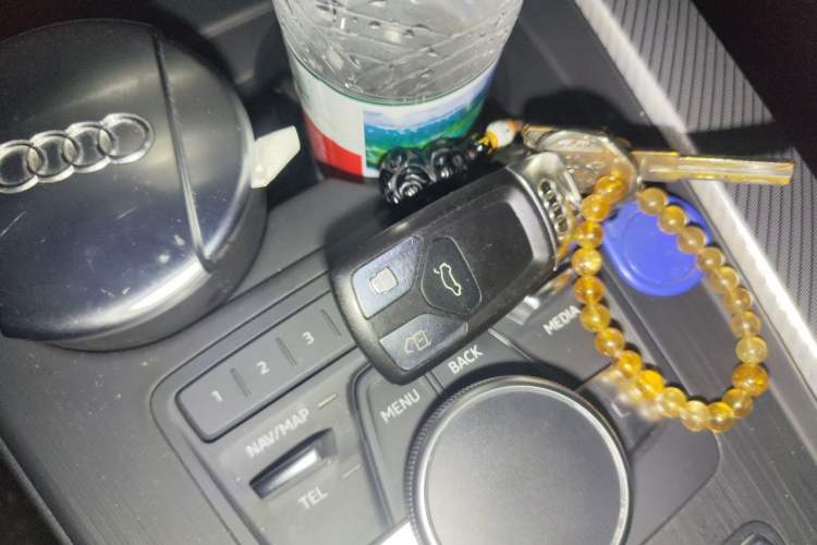 Used Audi A4L 2017 40 TFSI Fashion Model Vehicle Key