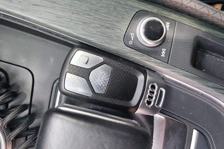 Used Audi A4L 2017 45 TFSI quattro Style Edition Vehicle Key