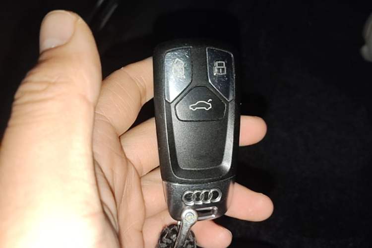 Used Audi A4L 2017 40 TFSI Style Edition Vehicle Key