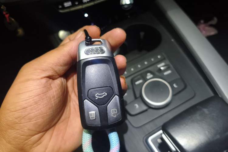 Used Audi A4L 2017 Plus 40 TFSI Ambition Model Vehicle Key