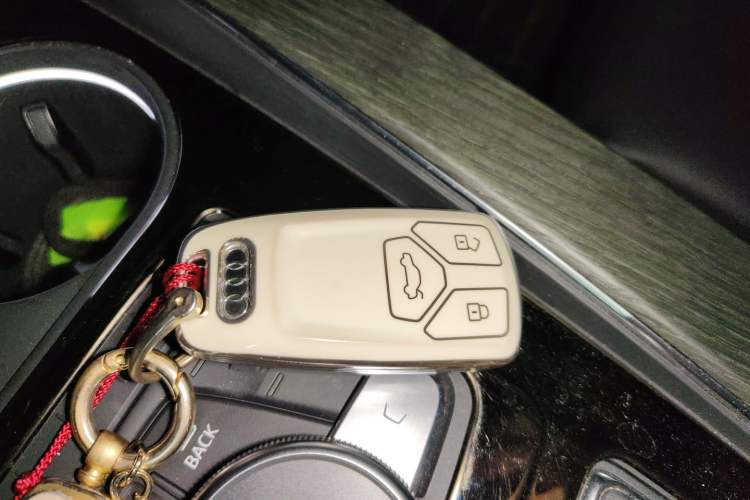 Used Audi A4L 2017 Plus 40 TFSI Style Edition Vehicle Key