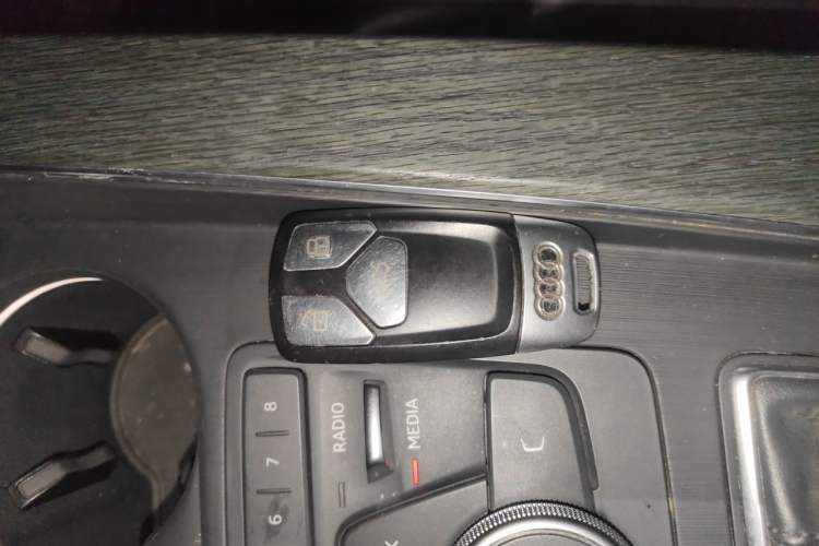 Used Audi A4L 2017 40 TFSI Style Edition Vehicle Key