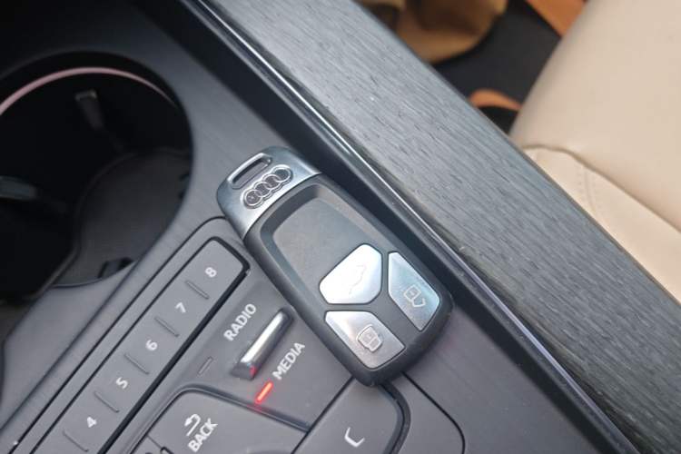 Used Audi A4L 2017 40 TFSI Style Edition Vehicle Key