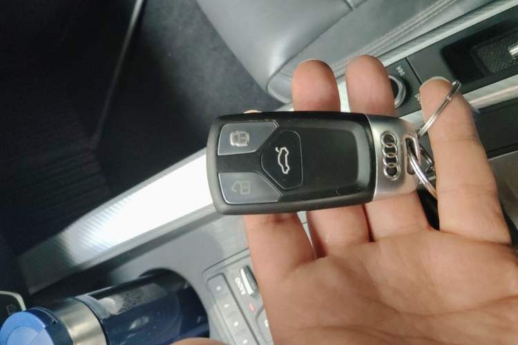 Used Audi A4L 2017 40 TFSI Fashion Model Vehicle Key