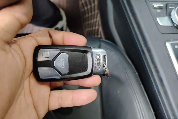 Used Audi A4L 2017 40 TFSI Style Edition Vehicle Key