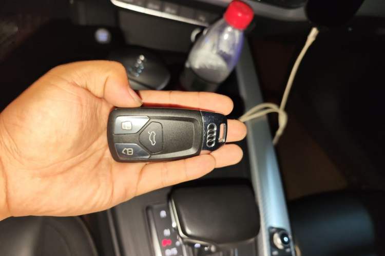 Used Audi A4L 2017 40 TFSI Fashion Model Vehicle Key